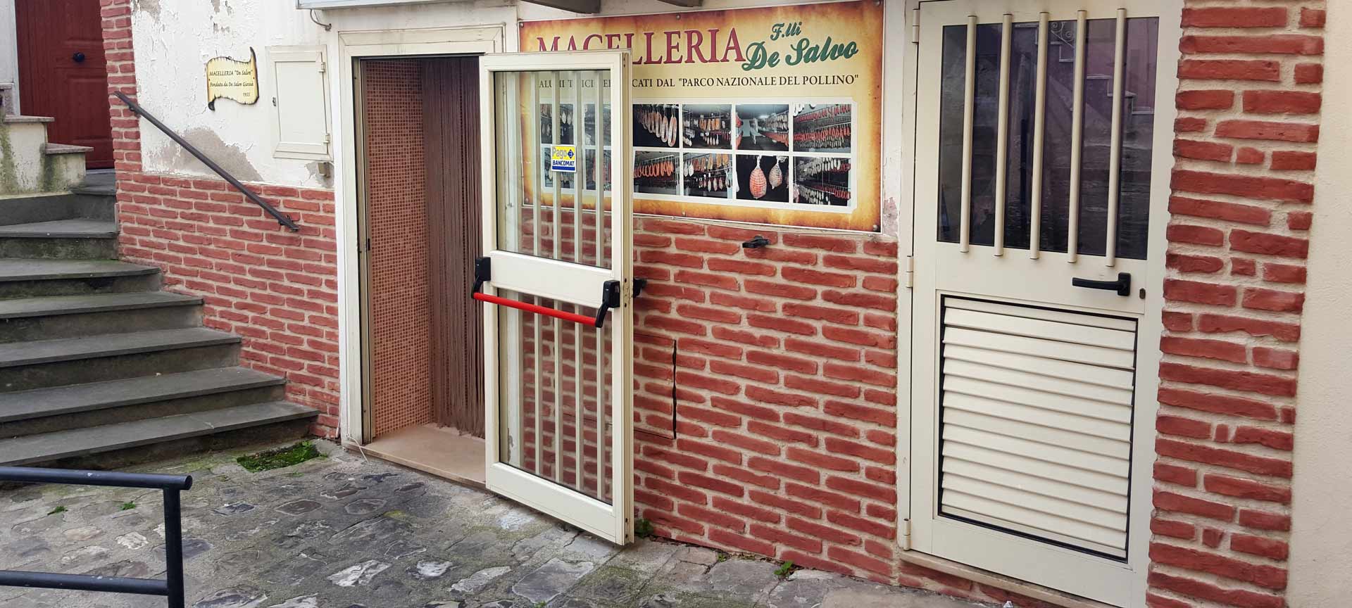 ingresso macelleria de salvo a chiaormonte parco del pollino