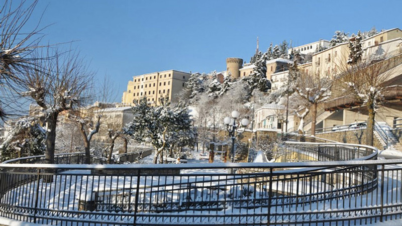 borgo innevato lucano chiaromonte parco del pollino