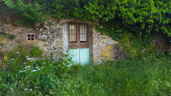 porta di una grotta di chiaromonte