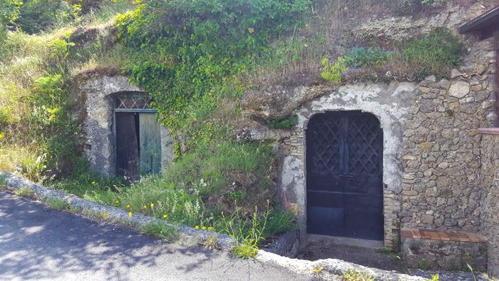 grotte tipiche di chiaromonte per conservare il vino